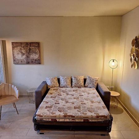 Lido Galeazzi Giant Pool Apartment Сирмионе Екстериор снимка