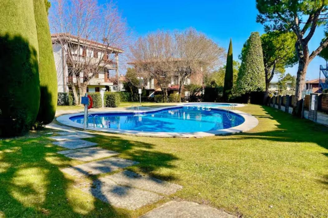 Lido Galeazzi Giant Pool Apartment Сирмионе Екстериор снимка