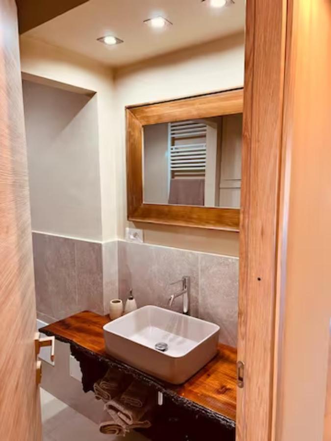 Lido Galeazzi Giant Pool Apartment Сирмионе Екстериор снимка