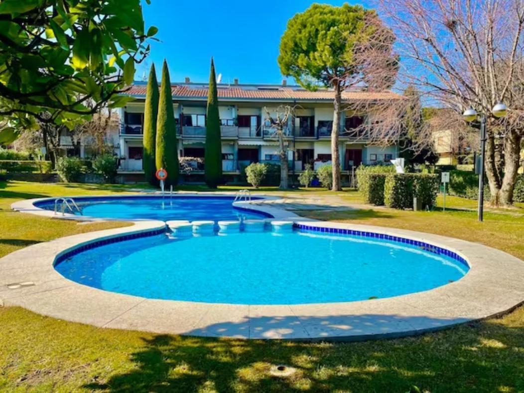 Lido Galeazzi Giant Pool Apartment Сирмионе Екстериор снимка
