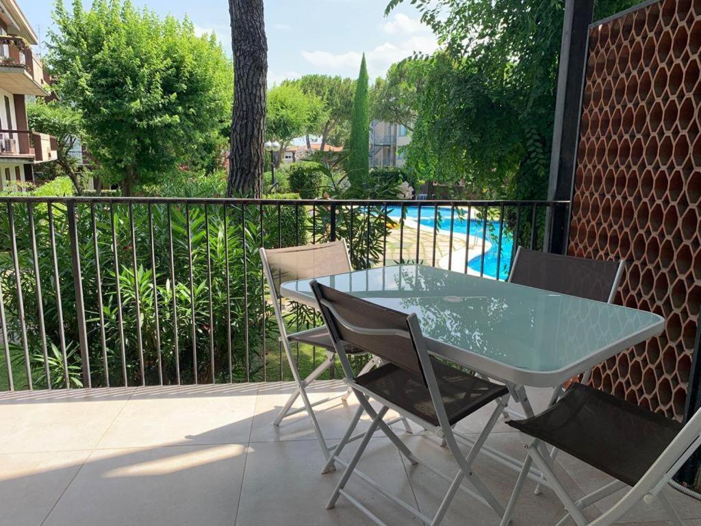 Lido Galeazzi Giant Pool Apartment Сирмионе Екстериор снимка