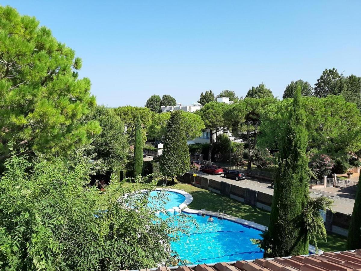 Lido Galeazzi Giant Pool Apartment Сирмионе Екстериор снимка
